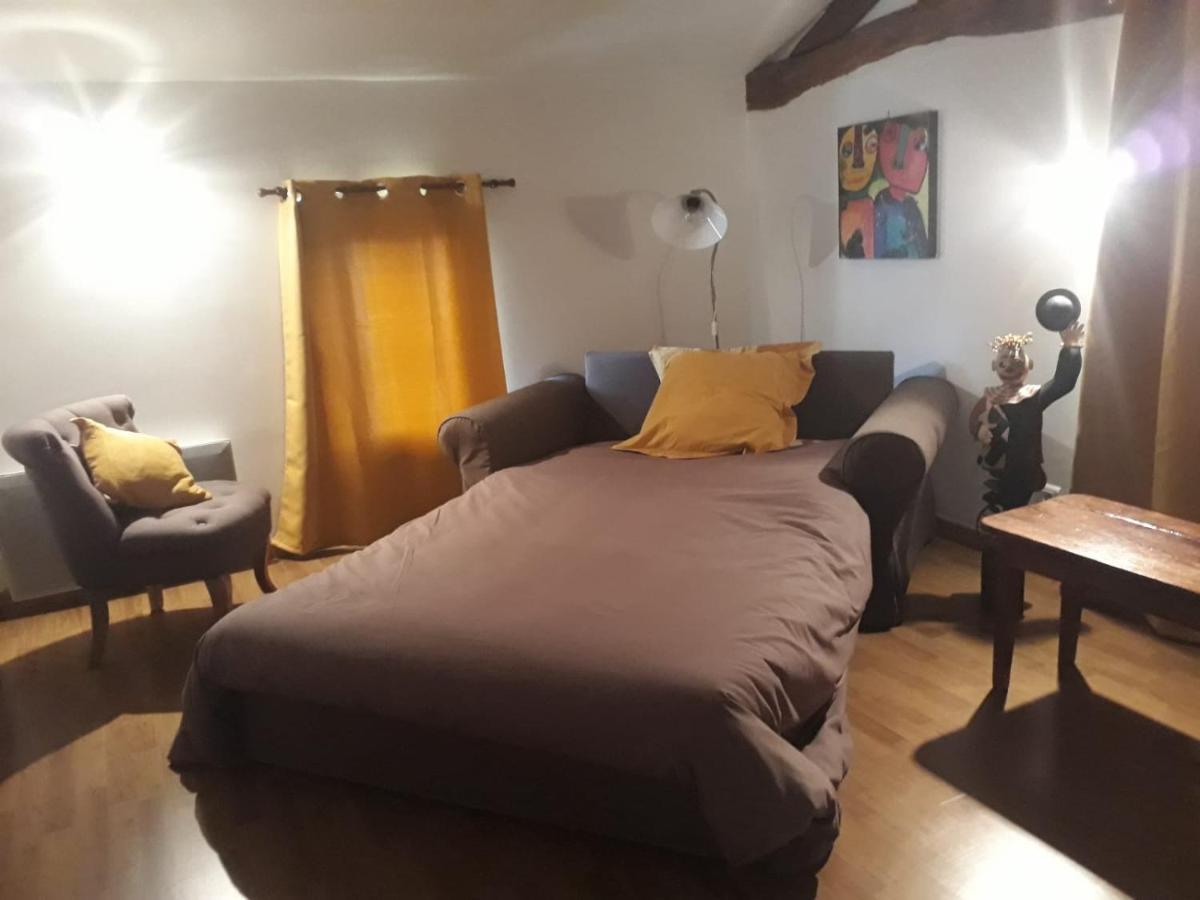 Maison de campagne avec cheminée et extérieur La Neuville-aux-Bois Exterior foto